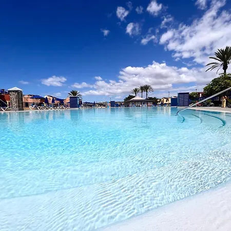 Hébergement de vacances And Golf With Private Jacuzzi *
