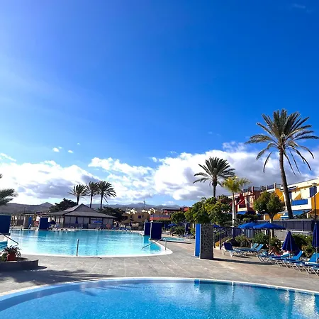 Hébergement de vacances And Golf With Private Jacuzzi